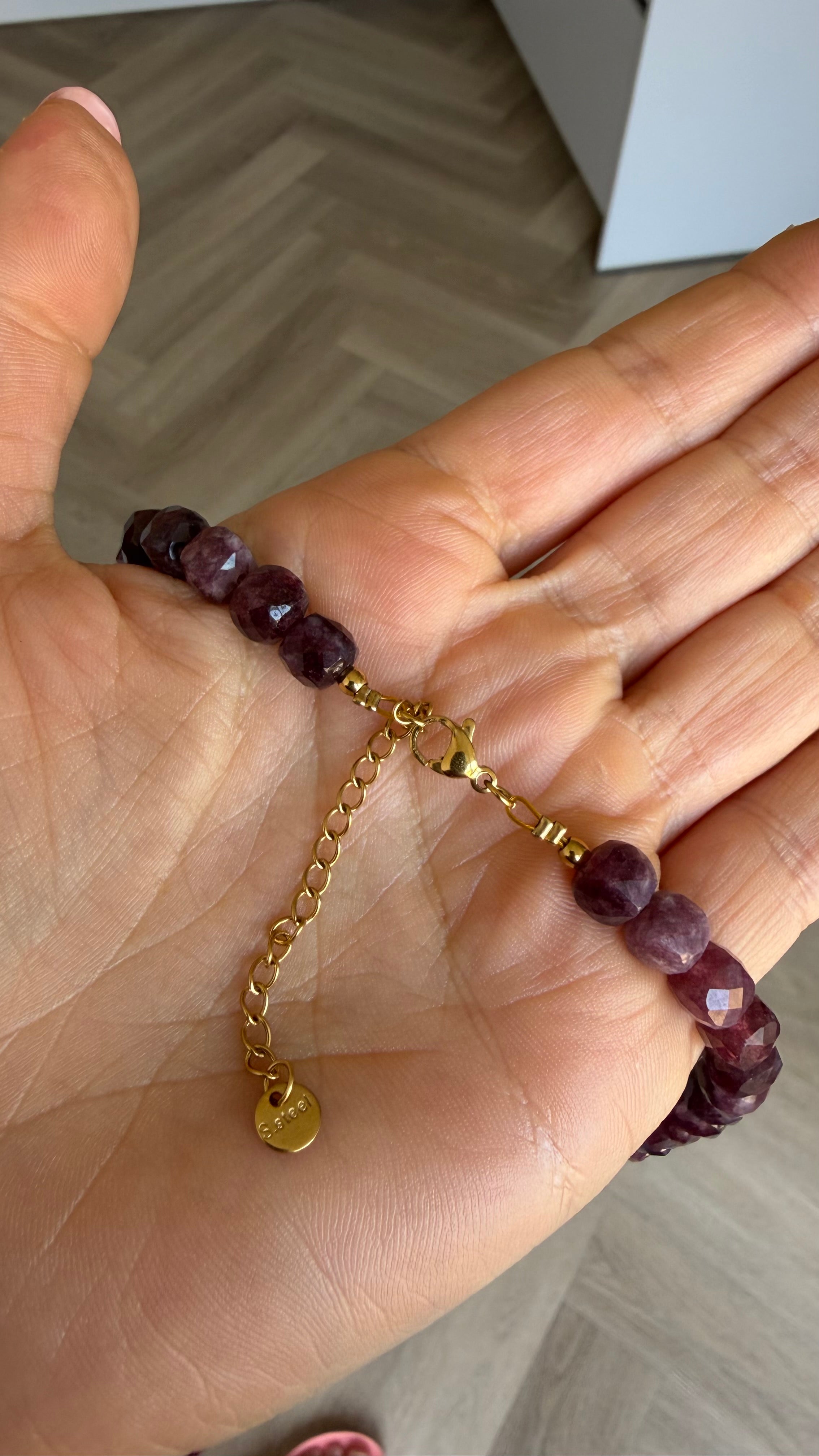 Facet granate necklace