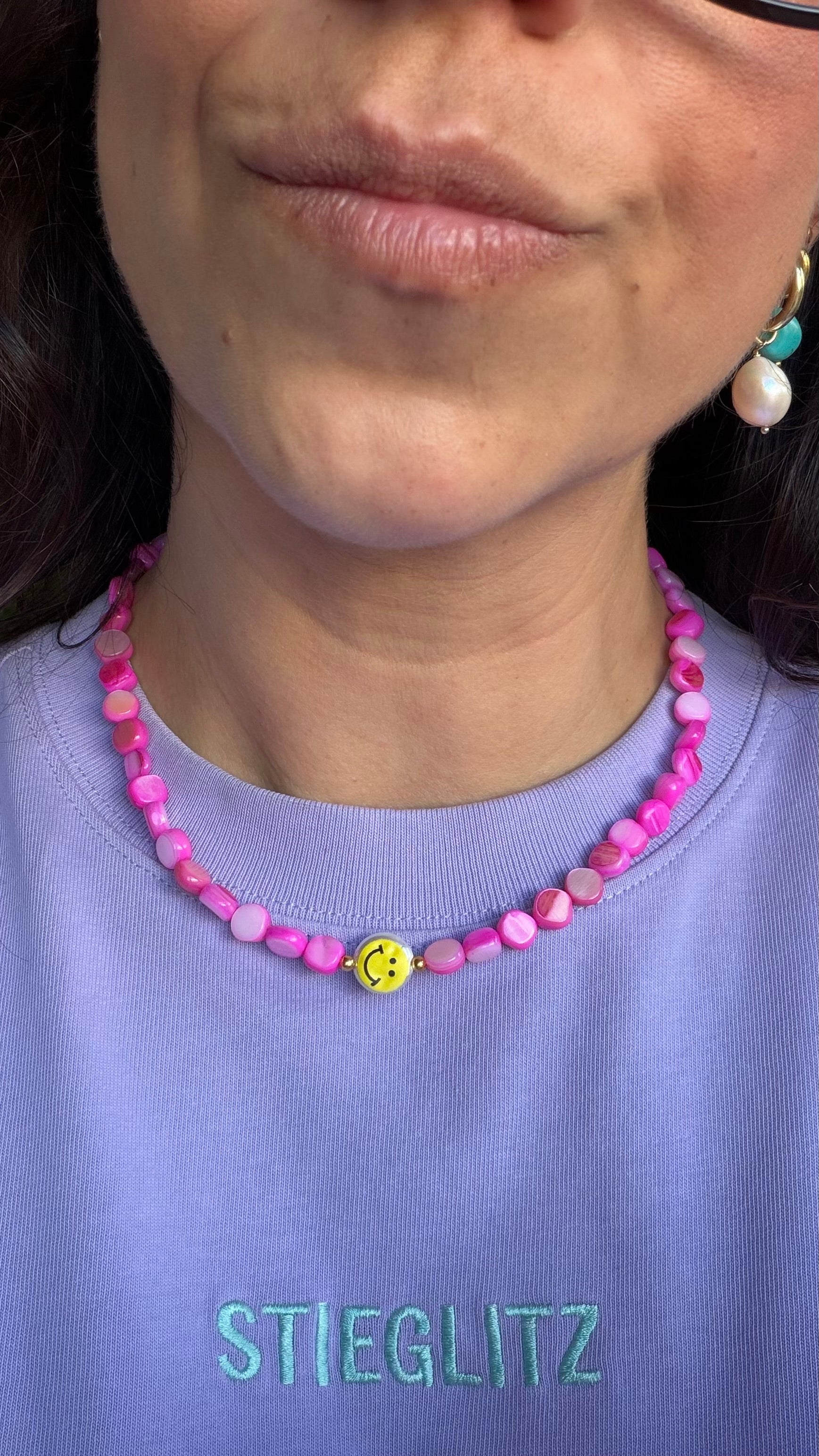 Smiley Necklace - Pink shells