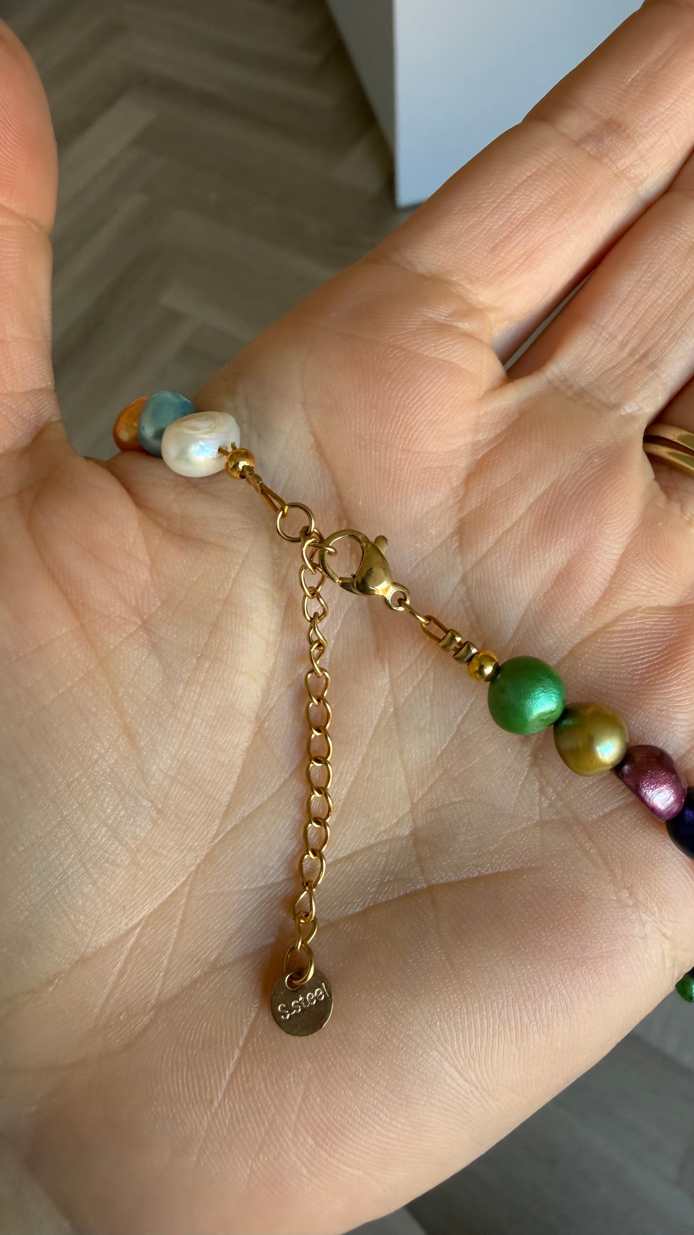 Colored waterpearls