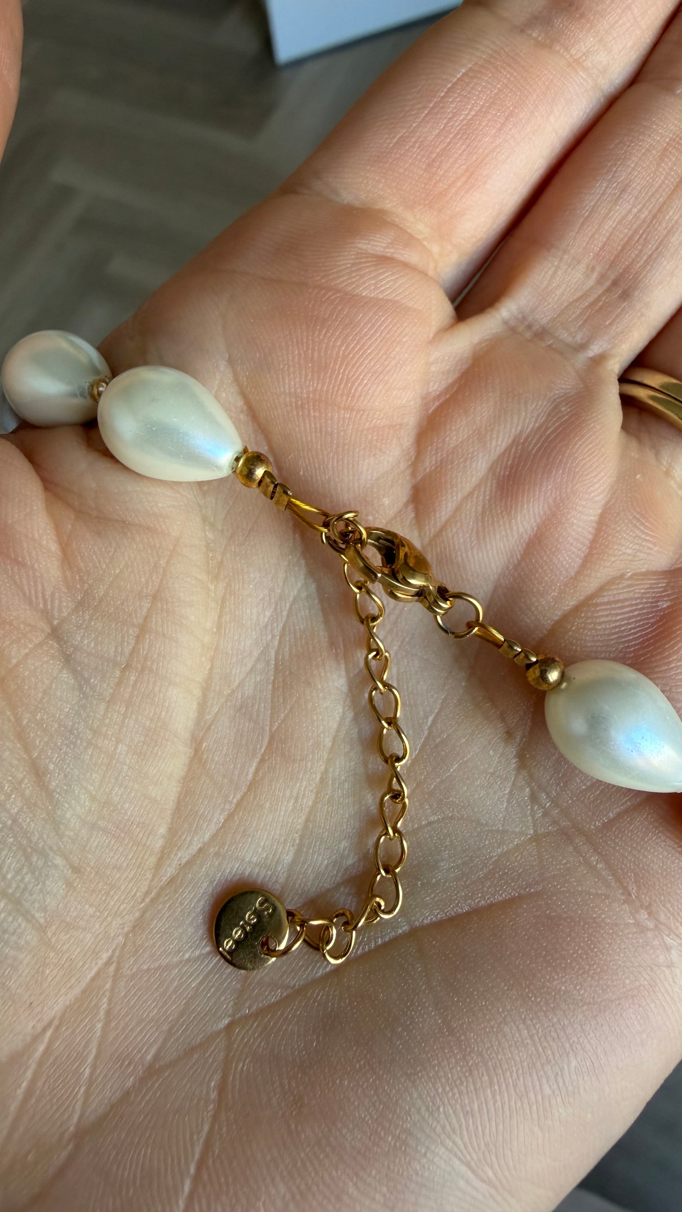 Drops of pearl necklace